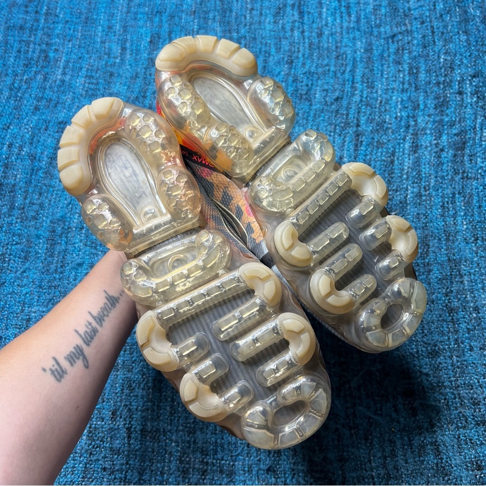Nike Air Vapormax 2019 Sneakers in Floral Black University Gold - Picture 7 of 8